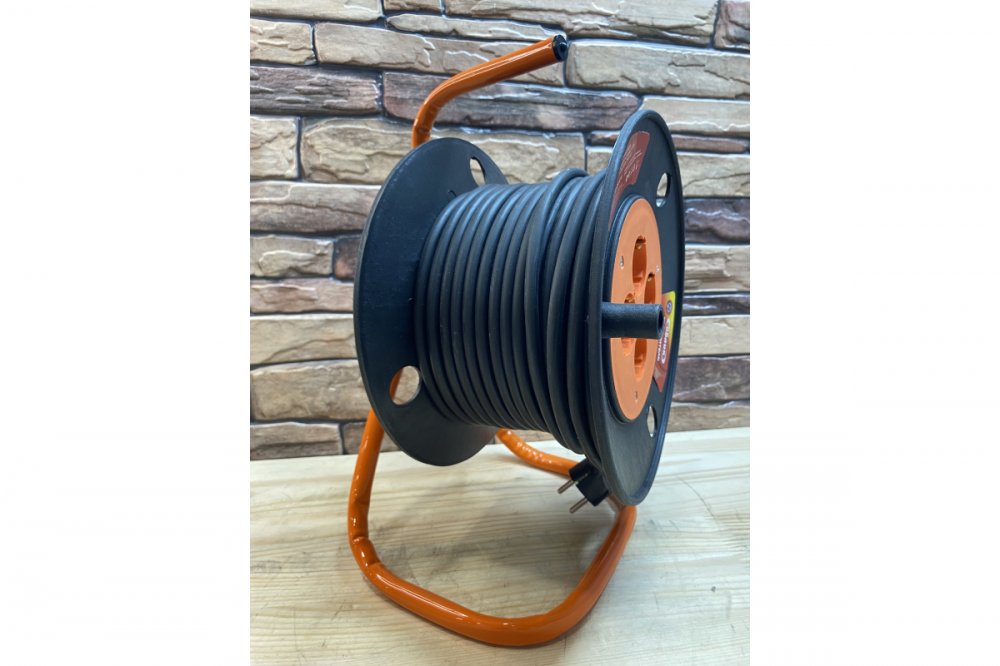 udlinitel-oblik-rbk-4-4-gnezda-s-zazemleniem-na-katushke-3h1-5-kg-15-m-ut-00000670_277058